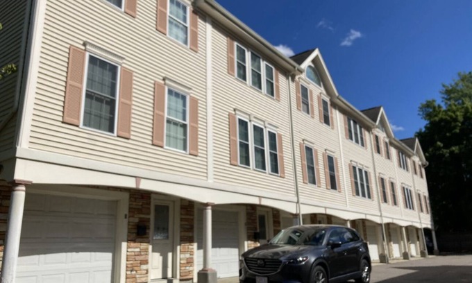 South Side Condominio | Relaxing ocean-themed Townhome Condo