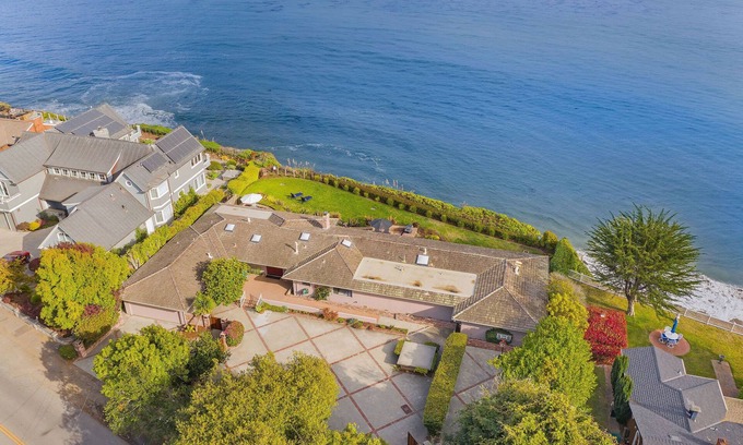 Opal Cliffs Casa | Lujosa casa frente al mar cerca de playa privada, tiendas, restaurantes y vida nocturna