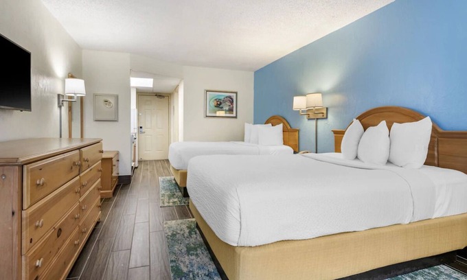 Seabreeze Park Hotel | Relaxing Oceanview Oasis | Close to Main Street Pier & Coastal Dining