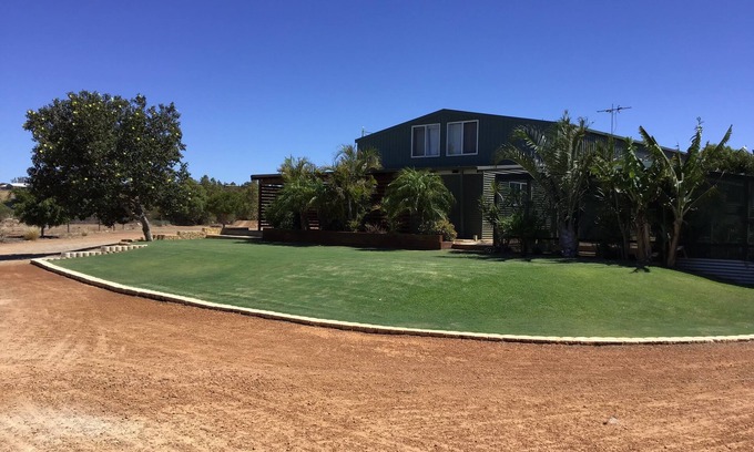 White Peak Casa | Relaxing Open Space Semi-rural Stay