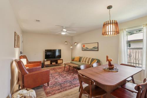 Florida Panhandle Casa | Relaxing Pace Bay House home