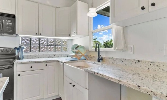 Memphis Casa | Relaxing Palmetto Oasis: Cozy 3 bed 2 bath with Pool, Patio & near Boat Launches