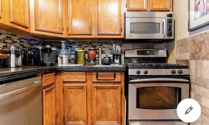 Teaneck Casa | Relaxing quiet room close to New York City