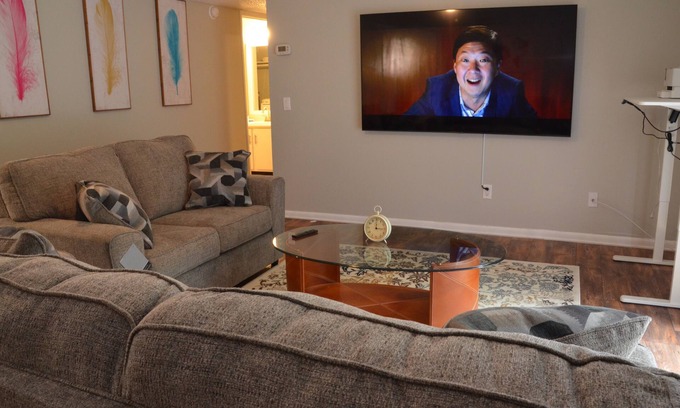 Enterprise Apartamento | Relaxing Retreat: 2-bedroom apartment in superb Enterprise highspeed internet