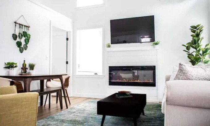 Scarborough Cabaña | Relaxing Retreat! 6 Miles from the beach and close to Portland!