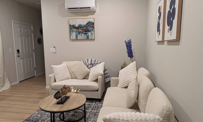 Fort Lewis Apartamento | Relaxing Retreat in Graham – Private Entry, Kitchen & Scenic Views!