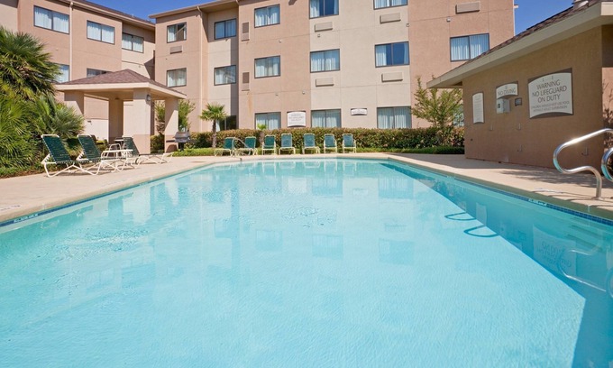 San Angelo Condominio | Relaxing Retreat Near Angelo State University! Shared Outdoor Pool