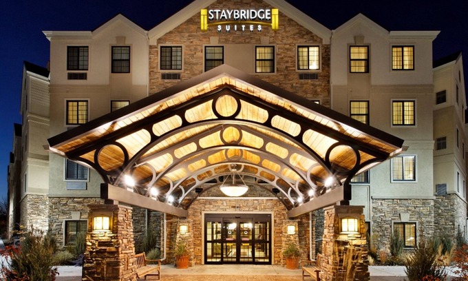 Rossford Condominio | Relaxing Retreat Near Downtown Toledo! 24h Business Center + Free Breakfast!