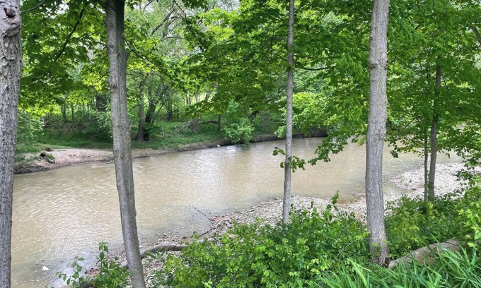 Radnor Casa | Relaxing River House Retreat