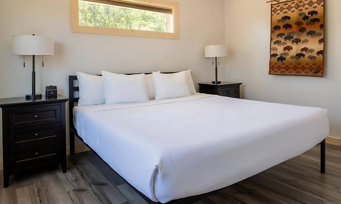 Boardman Casa | Relaxing Riverfront Unit with Kitchenette! FREE Parking, Outdoor Pool!