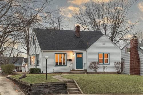 Rockford Casa | Relaxing Rockford Stay 3 br 1 bath in the heart of Northern Illinois Family Friendly