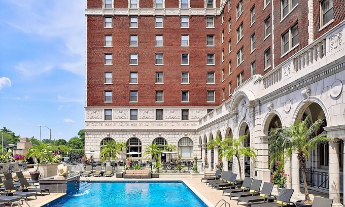 Central West End Hotel | Relaxing Room Right in the Heart of St. Louis! with Parkinga and Seasonal Pool!