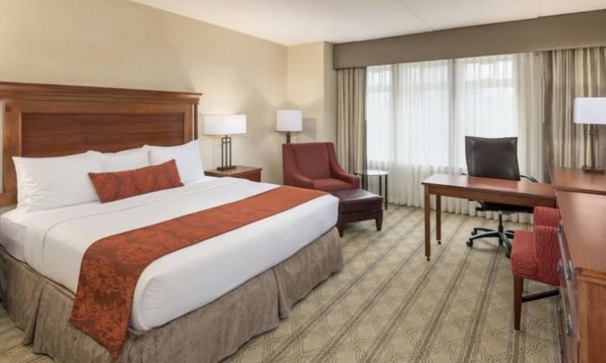 Blacksburg Hotel | Relaxing Room w/ Free Parking | Explore Virginia Tech Campus | Hotel Unit