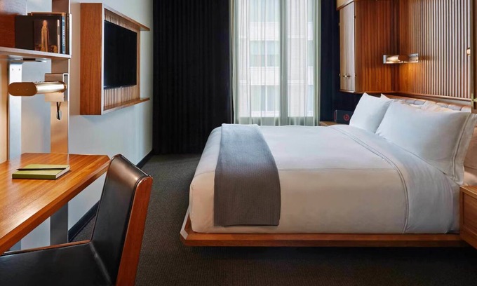 Central Park South Hotel | Relaxing Room w/ Rooftop Bar Views in Midtown Manhattan – 2 Blocks to Park