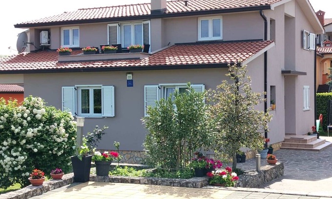 Nedescina Apartamento | Relaxing rural apartment with playground and grill