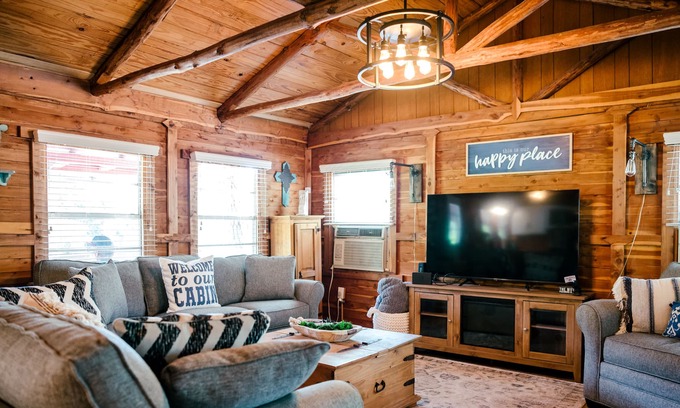 La Grange Cabina | Relaxing, Rustic Cabin on the Lake