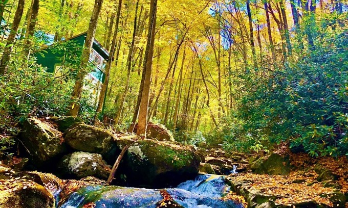 Cattail Creek Cabina | Relaxing Rustic Couples Getaway on Cattail Creek