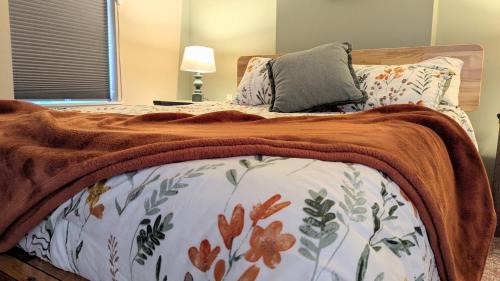 Cumberland Casa | Relaxing Rustic Oasis II, Unit B - 6 minute walk to Downtown! Cyclists Welcome!