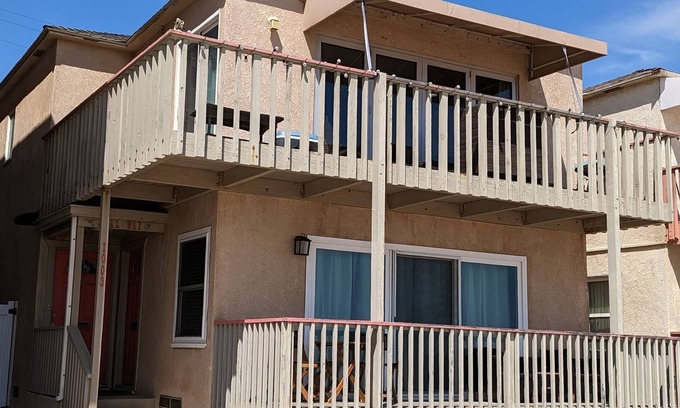 Old Towne Casa | Relaxing, Small-Town Feels, Beach House - ON the beach!