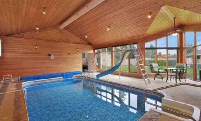 Lacombe Cabina | Relaxing Stay: Your Own Pool, Hot Tub, Gazebo, Gym & More!