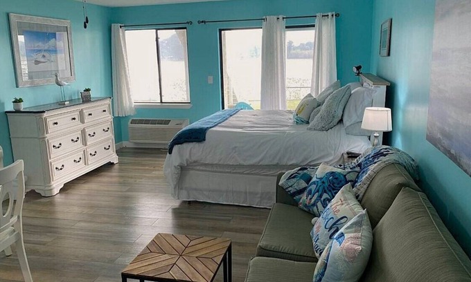 El Centro Beach Condominio | Relaxing Studio short walk to beach! Free round of Golf & Activities Daily!