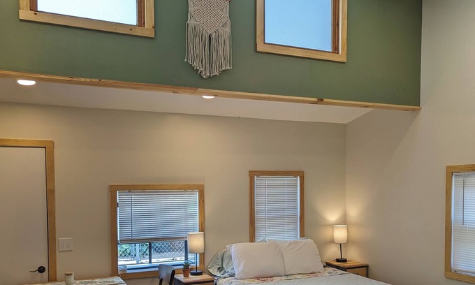Colonial Heights Casa | Relaxing Studio Walking Distance from Warriors Path State Park