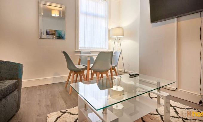Liverpool Casa | ★Relaxing suburban haven ★by airport ★parking