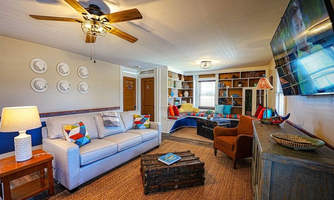 Milford Casa | Relaxing Suite | Retreat Steps from Milford Downtown Buzz