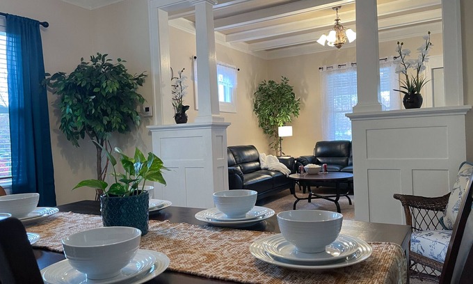 Rock Island Apartamento | Relaxing Two Bedroom Close to Trinity and Augustana
