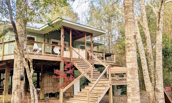 Covington Cabina | Relaxing, vacation! for 1 or 11 w/fire pit on the river!