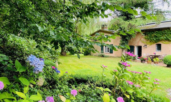 Scheggerott Casa | Relaxing vacation in stylish house with park-like garden, grand piano, library