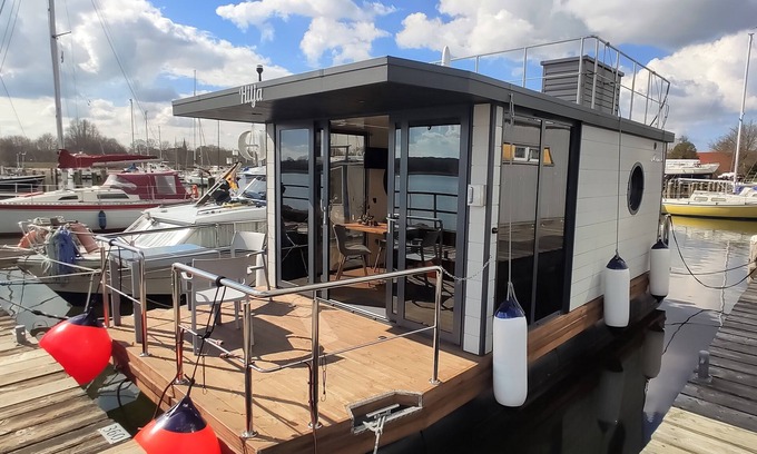Schleswig Alquiler De Eote | Relaxing vacation on houseboat Hilja with a great view of the Schlei (dog-friendly)