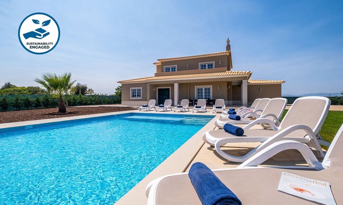Carvoeiro Villa | Relaxing villa w/ BBQ & heatable pool, Albufeira