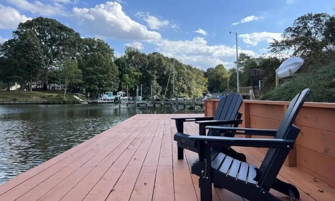 Lake Shore Apartamento | Relaxing Waterfront Apartment!