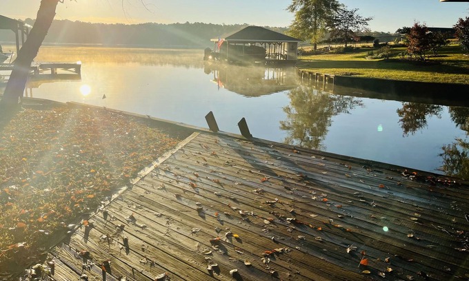 Lake Oconee Cabaña | Relaxing waterfront getaway on Lake Sinclair