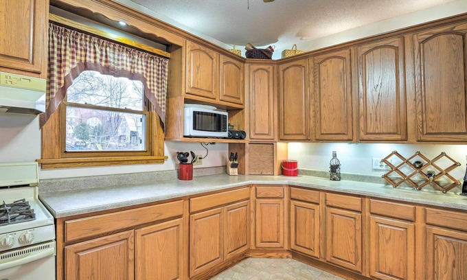 Washburn Casa | Relaxing Waterloo Retreat w/ Orchard View!