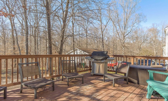 East Highland Park Casa | Relaxing wooded getaway and explore historic city with contemporary flair.