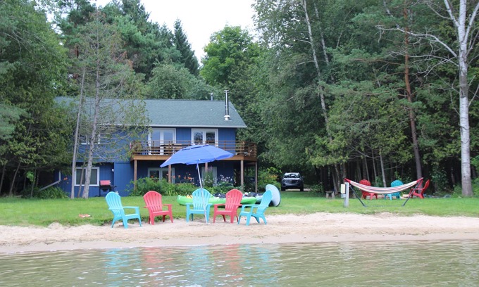 Central Lake Casa | Relajante retiro frente al lago con diversión en el interior y al aire libre a su alcance