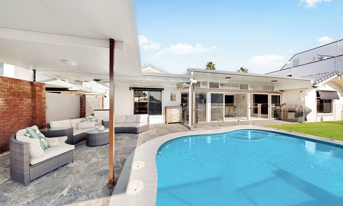 Newport Casa | Relfections at Newport 5Bedroom Pool and Canal Living