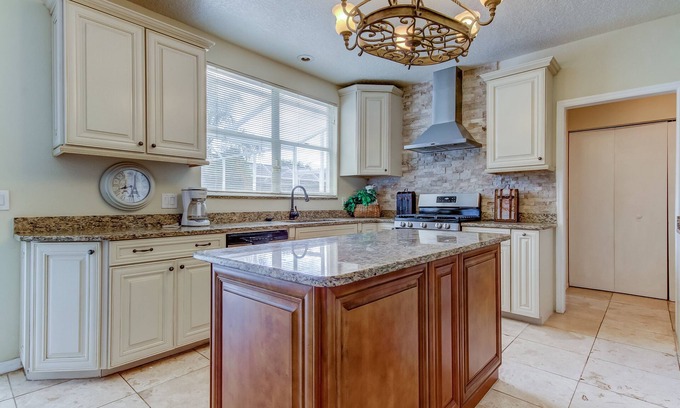 Westchase Casa | Relocating???? (5/3) w/pool