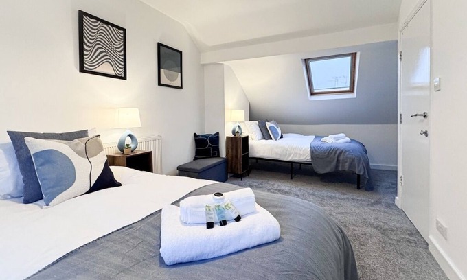 Hillsborough Apartamento | Relocation l Groups l Business