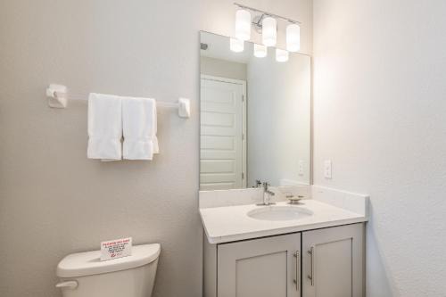 West Kissimmee Casa | Remarkable Home Near Disney With Theater & Themed Rooms With Waterpark & Resort Access At Encore Resort - 7660Ff