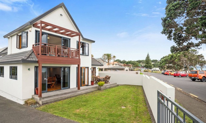 Red Beach Casa | Remarkable Red Beach - Red Beach Holiday Home