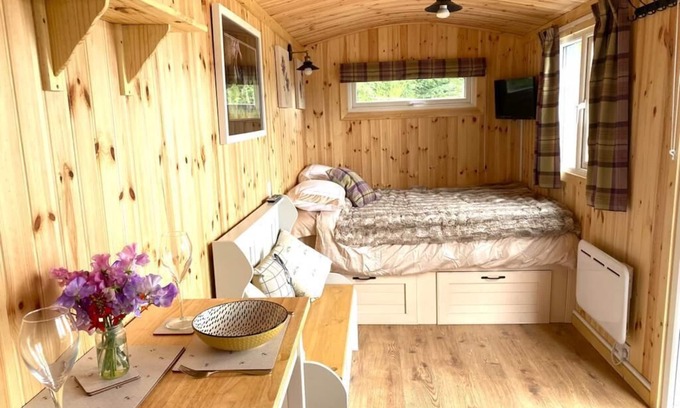 Perth Cabina | Remarkable Shepherds Hut in a Beautiful Location.
