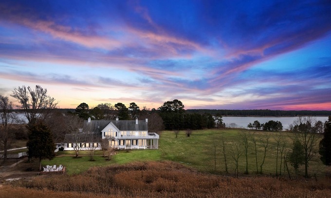 Cambridge Otro | Remarkable waterfront property on 270 acres