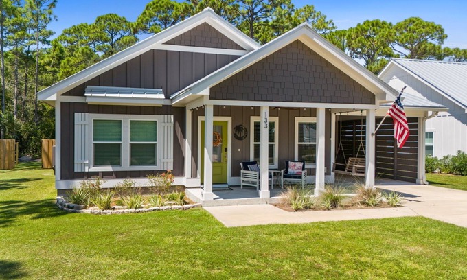 Magnolia Bluffs Casa | Reminiscing, just a few short minutes to the beach