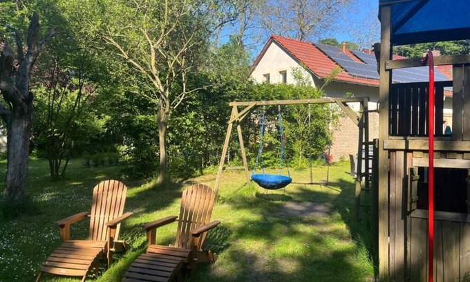 Hoppegarten Casa | Remise an der Rennbahn - 30 min from Berlin-City. Pet friendly!