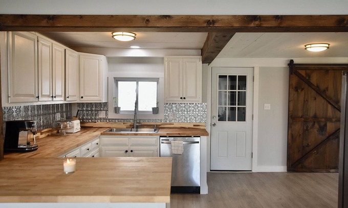 Weeks Mills Casa | Remodeled 1800s Home w/ Ping-Pong, Cocktail Lounge, Art Wall