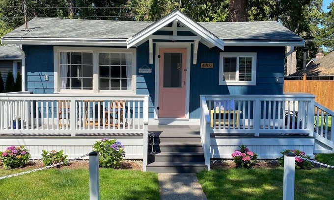 Birch Bay Cabaña | Remodeled 1930 Birch Bay Cottage Close to Beach