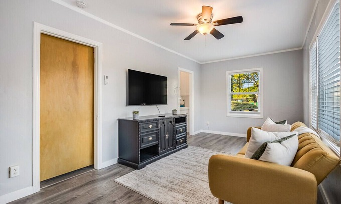 Civic Core Casa | Remodeled 1bd Craftsman Bungalow